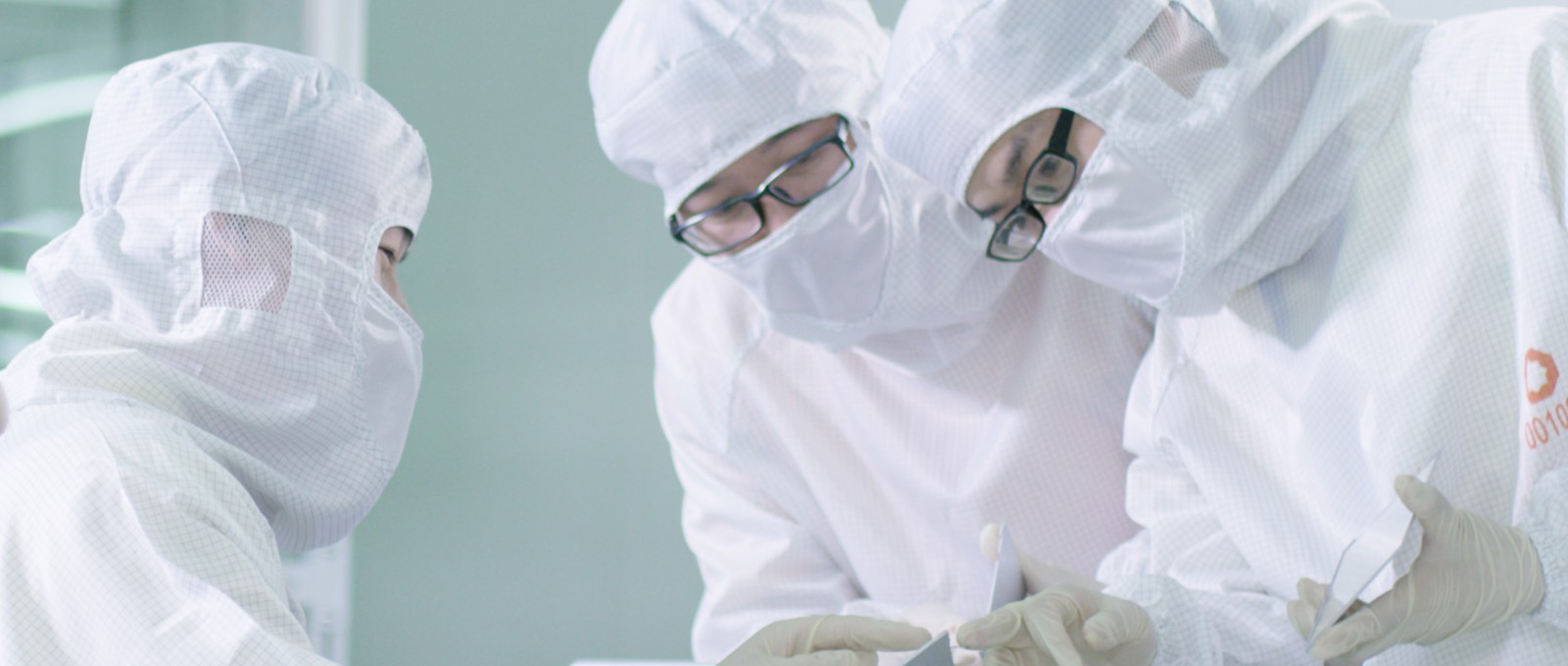 图六：我们用心专延转—国显科技：2月14日，安徽蚌埠，研发人员会商互换，为产品顺利量产筑力.jpg