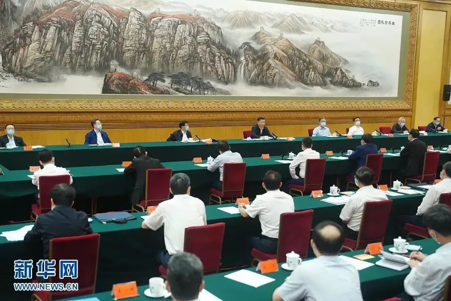 周育先参与企业家座谈会：要弘扬企业家心灵，敢于创新，阐扬好央企的龙头带作为用