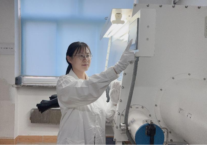 科研一线丨石爽爽：晶体成长虽慢，但每一步都通向光的将来